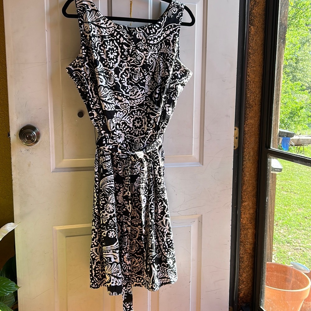 KIM By Kim Rogers Black & White Floral Print Sleeveless Dress with Tie at waist